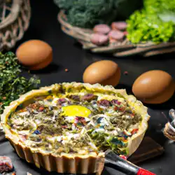 Une image de Quiche aux saveurs de Bretagne : recette aux saucisses, brocolis et crème fluide - image générée par IA (DALL-E)