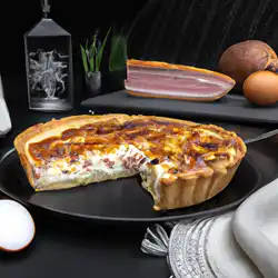 Une image de Quiche Lorraine Revisitée : Recette à Base de Pâte à Pizza, Jambon, Poireau et Crème Fraîche - image générée par IA (DALL-E)