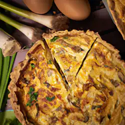 Une image de Quiche Poitevine : une quiche à la pâte à pizza et aux poireaux - image générée par IA (DALL-E)