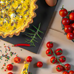 Une image de Quiche provençale : recette à la tomate, poivron et crème - image générée par IA (DALL-E)