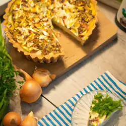 Une image de Quiche Lorraine de Bretagne : poireaux et crème fraîche - image générée par IA (DALL-E)